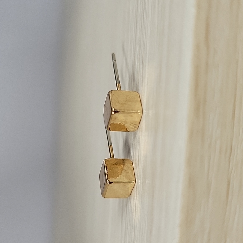 Classic Cube Stud Earrings, unisex - Picture 3 of 5
